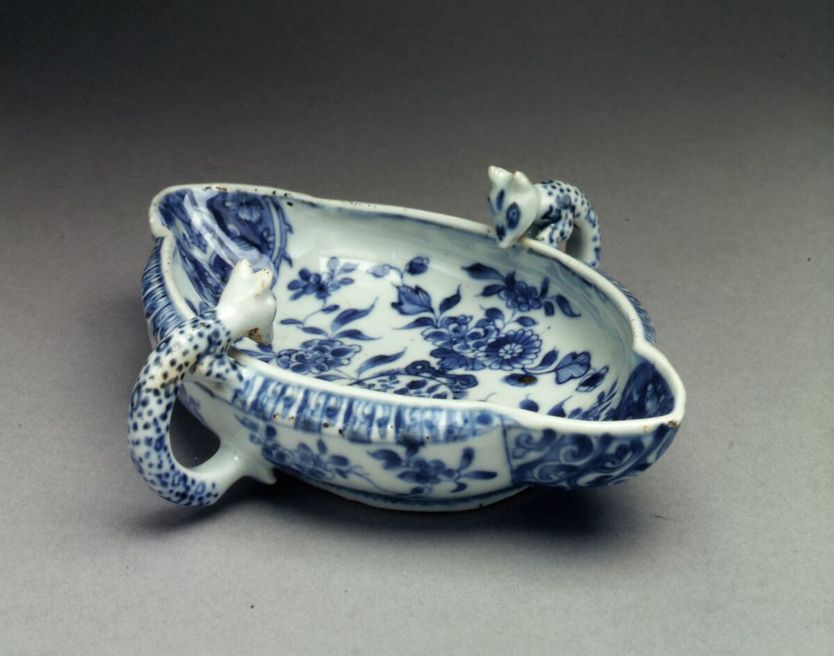 Sauceboat, Hard-paste porcelain, Chinese, for British market 