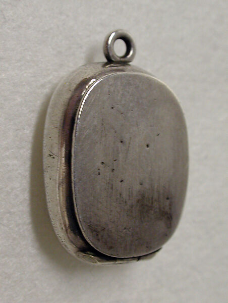 Locket-form snuffbox, Bliss Bros. Co., Silver, American, Massachusetts, Attleboro 