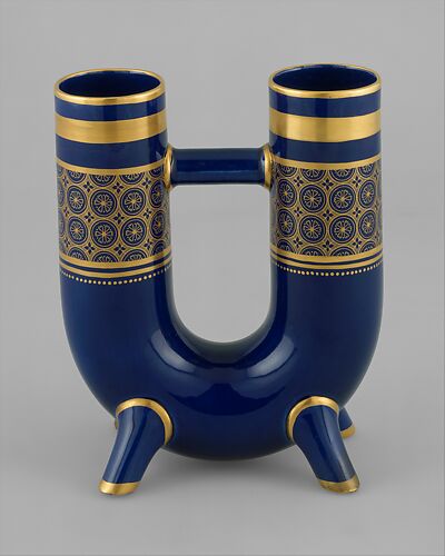 U-shaped vase