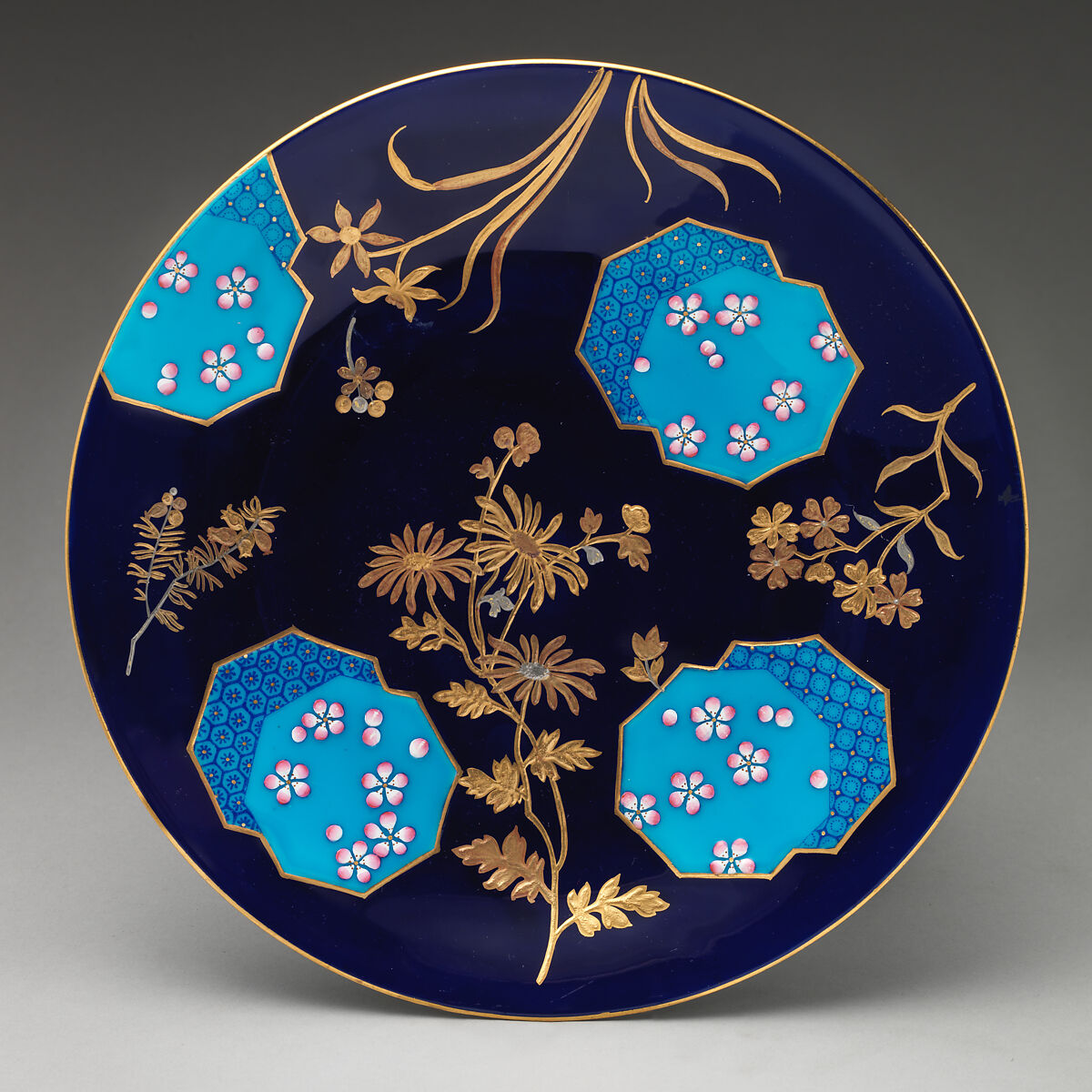 Plate, Minton(s) (British, Stoke-on-Trent, 1793–present), Bone china, British, Stoke-on-Trent, Staffordshire 