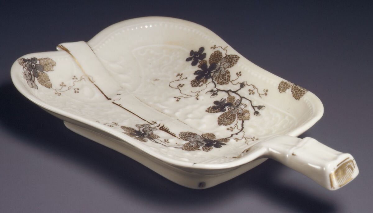 Dish, Modeled by Edouard-Alexandre Dammouse (French, 1850–1903), Hard-paste porcelain, French, Limoges 
