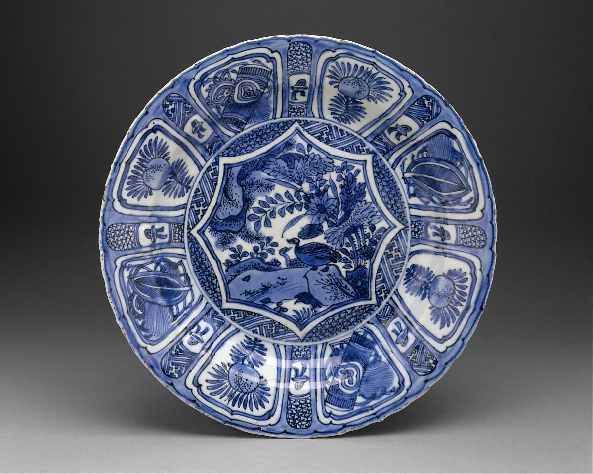 Dish, Hard-paste porcelain with cobalt blue under transparent glaze, Chinese, for European market 