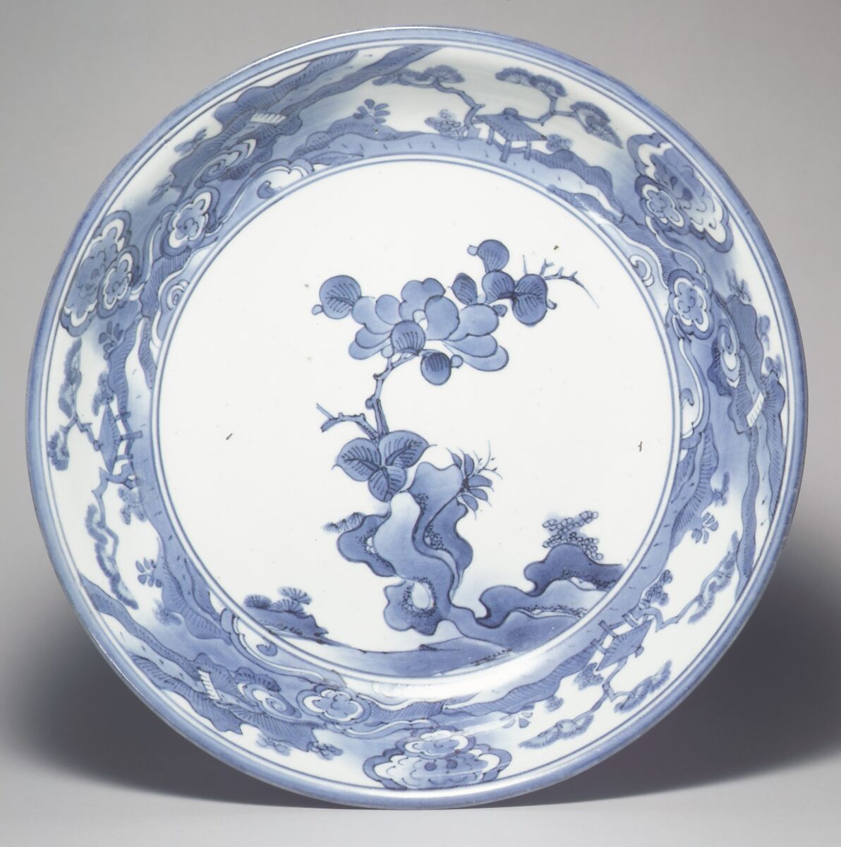 Dish, Hard-paste porcelain, Japanese, for European market 