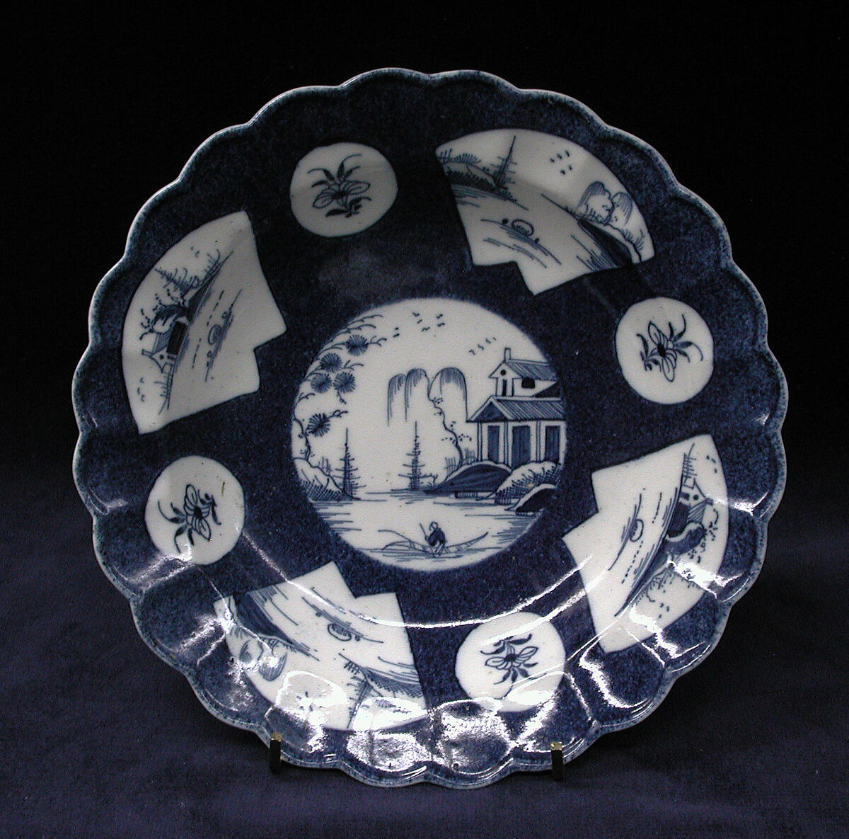 Dish, Worcester factory (British, 1751–2008), Soft-paste porcelain, British, Worcester 