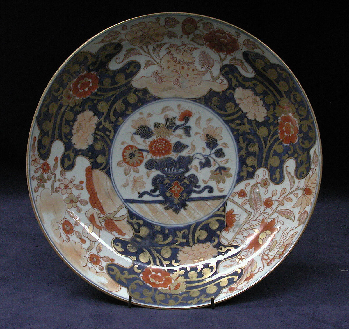 Dish, Hard-paste porcelain, Chinese, for European market 