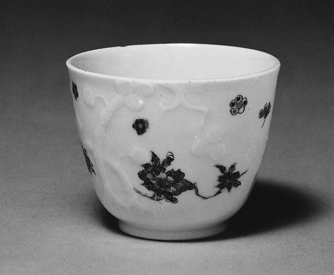 Teabowl, Hard-paste porcelain, possibly Japanese 