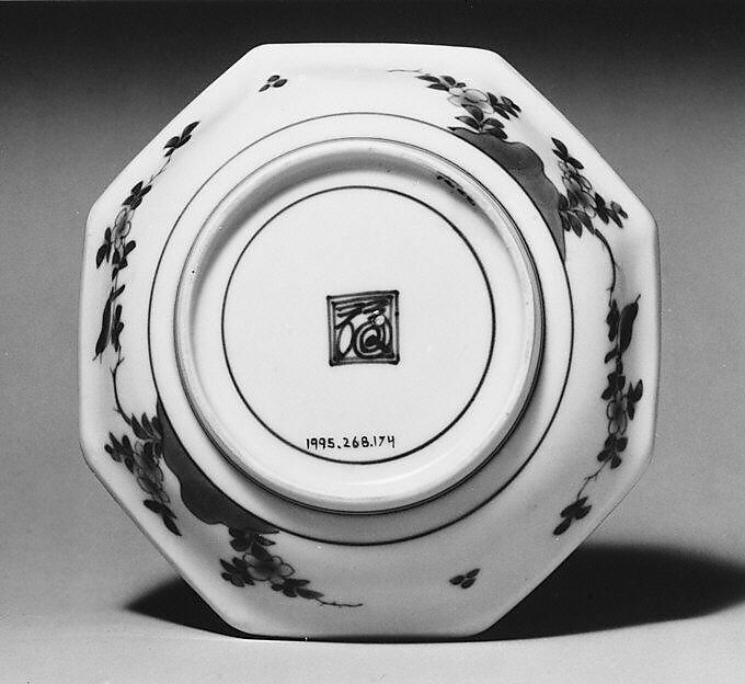 Dish, Hard-paste porcelain, Japanese, for European market