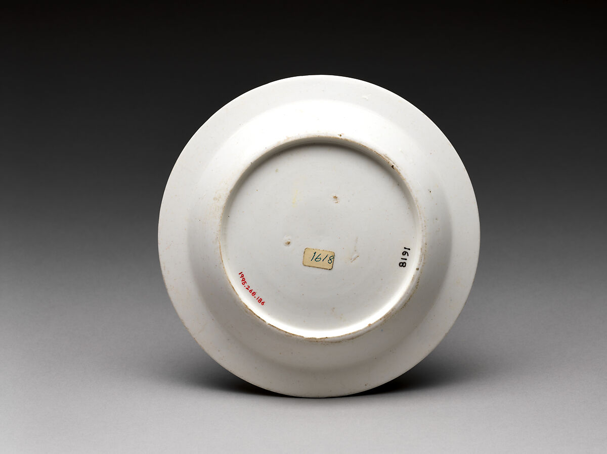 Dish with dragons, Bow Porcelain Factory (British, 1747–1776), Soft-paste porcelain painted with colored enamels over transparent glaze, British, Bow, London