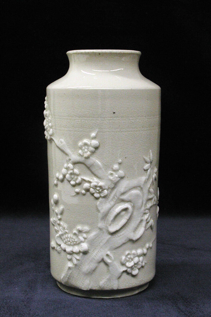 Vase, Hard-paste porcelain, Chinese, for European market 