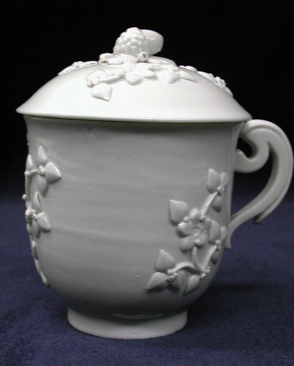 Cup with cover, Chantilly (French), Tin-glazed soft-paste porcelain, French, Chantilly 