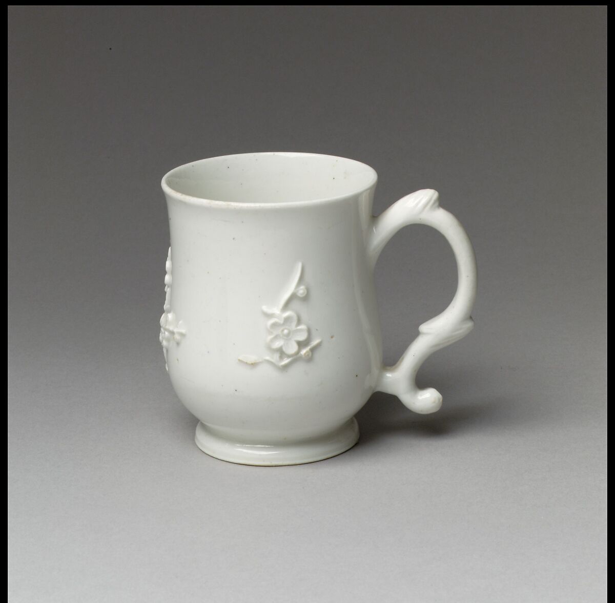 Mug, Bow Porcelain Factory (British, 1747–1776), Soft-paste porcelain, British, Bow, London 