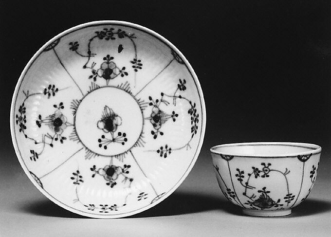 Teabowl and saucer (assembled), Limbach Porcelain Manufactory (German, 1762–1939), Hard-paste porcelain, German, Thuringia, Limbach 