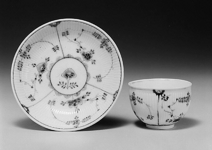 Teabowl and saucer, Frankenthal Porcelain Manufactory (German), Hard-paste porcelain, German, Frankenthal 