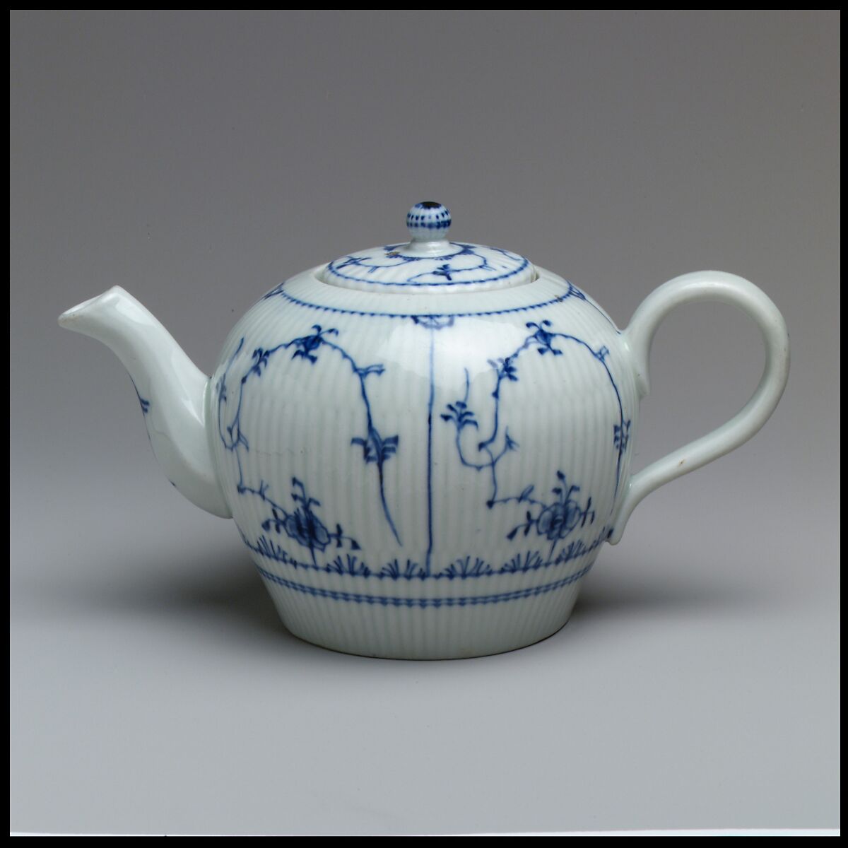Teapot, Fürstenberg Porcelain Manufactory (German, founded 1747), Hard-paste porcelain, German, Fürstenberg 