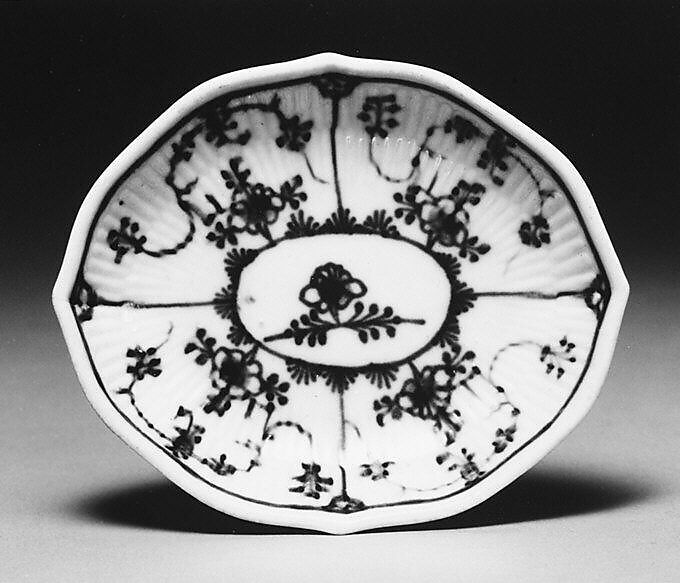 Spoon tray, Hard-paste porcelain, German, Thuringia 