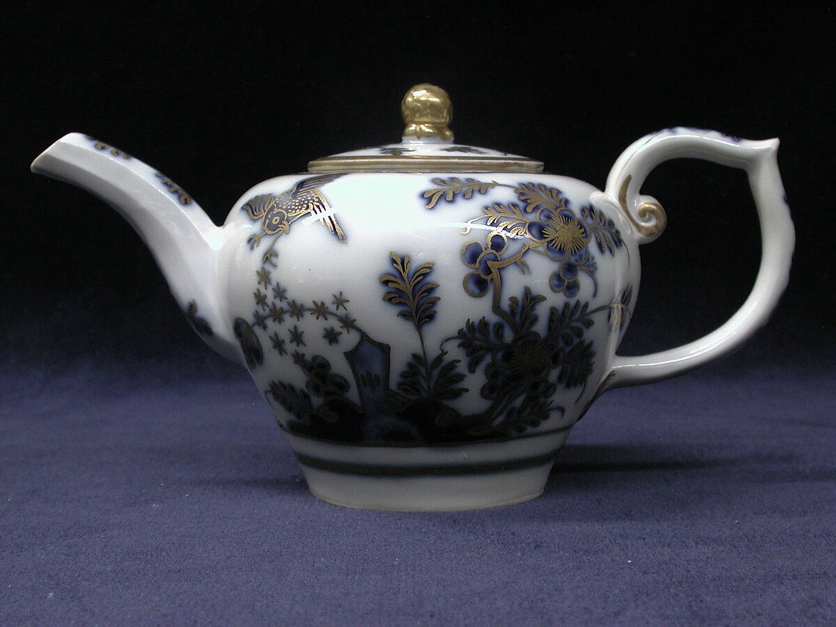 Teapot, Nymphenburg Porcelain Manufactory (German, 1747–present), Hard-paste porcelain, German, Nymphenburg 