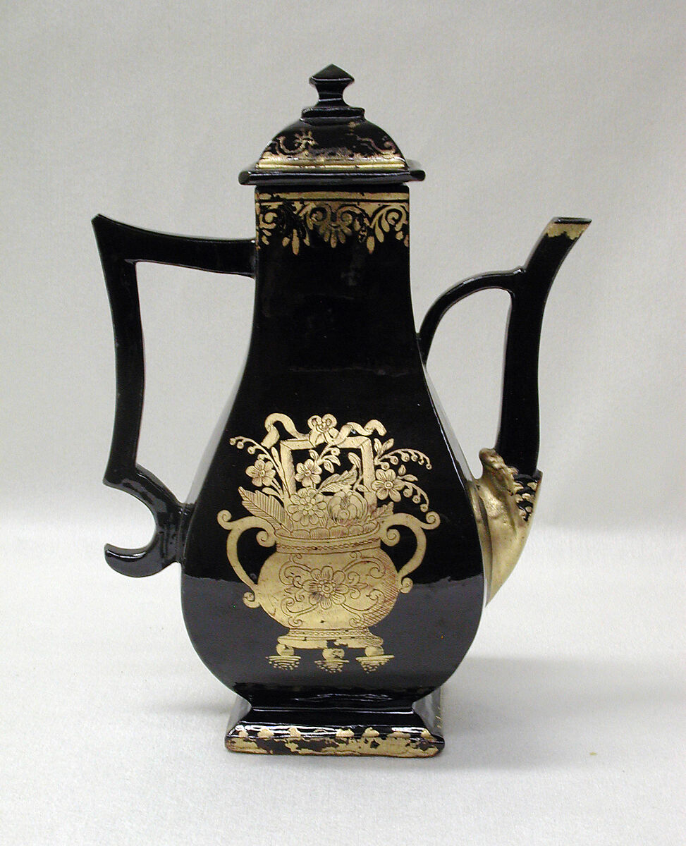 Coffeepot, Earthenware, lead-glazed and gilt, German, Bayreuth 