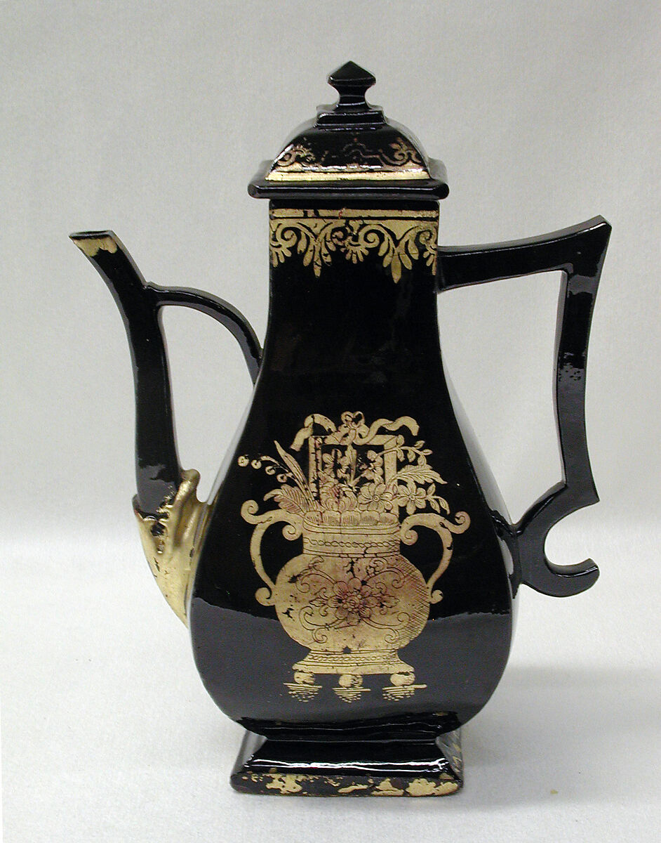 Coffeepot, Earthenware, lead-glazed and gilt, German, Bayreuth