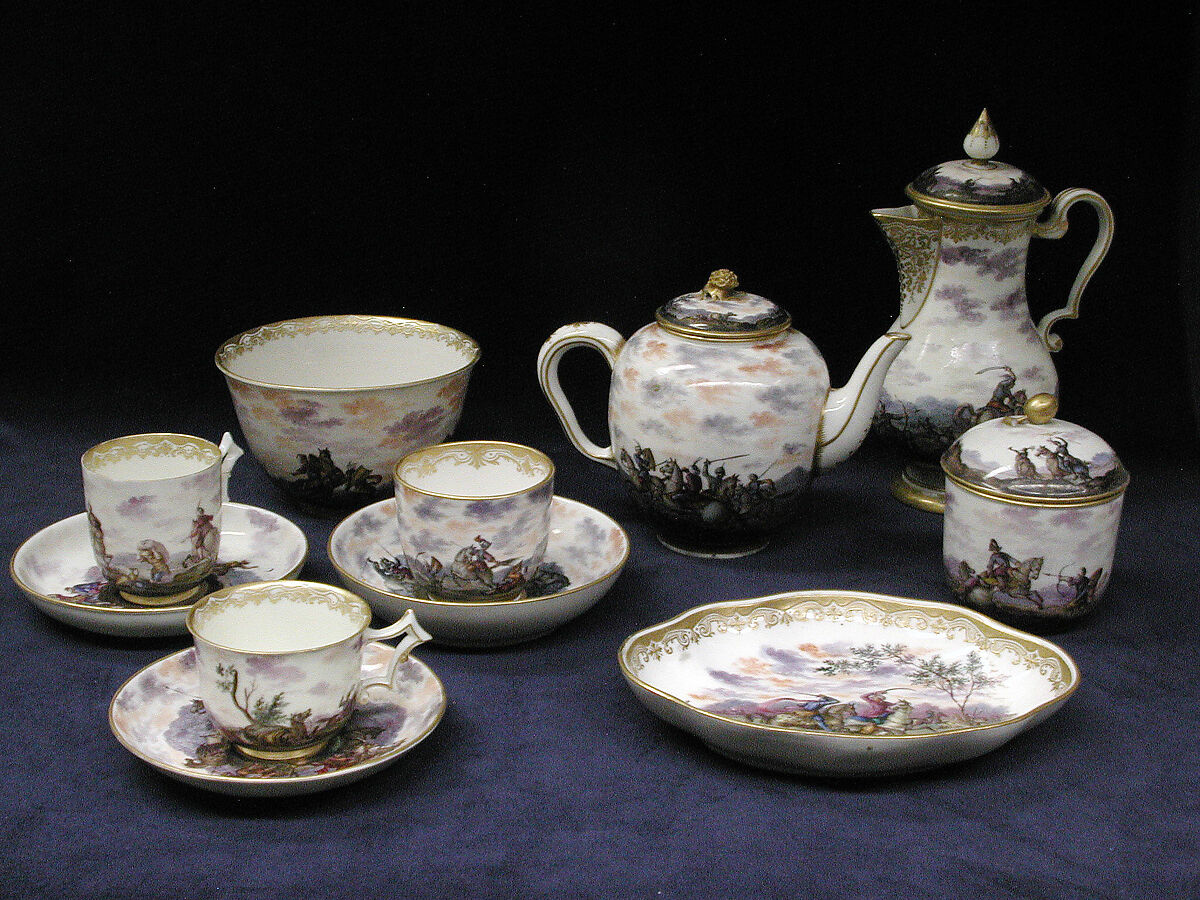 Saucer (part of a service), Capodimonte Porcelain Manufactory (Italian, 1740/43–1759), Soft-paste porcelain, Italian, Naples