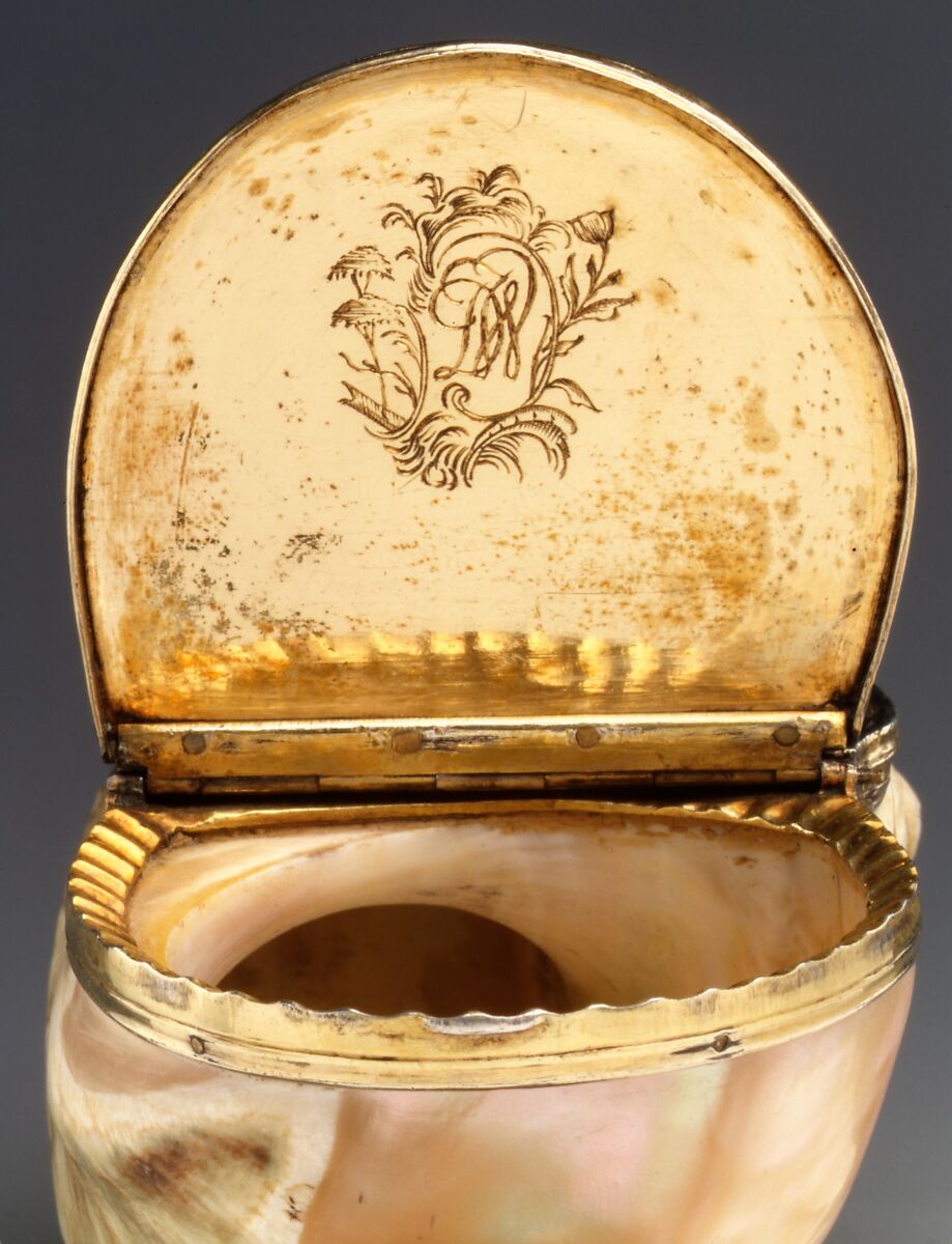 Table snuffbox, Niello scenes after a print entitled Naufrage (Shipwreck) by Jacques de Lajoüe (French, Paris 1686–1761 Paris)  , published in Paris 1736, Green Turban snail shell; gilded, matted, punched, and engraved silver; niello, Russian, probably Velikiy Ustyug