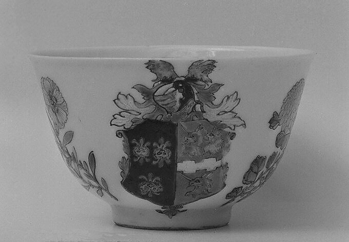 Teabowl and saucer, Hard-paste porcelain, Chinese, for British market 