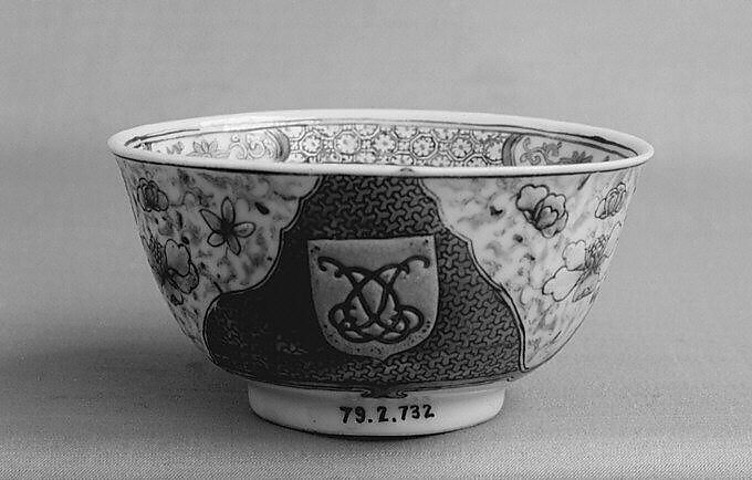 Teabowl, Hard-paste porcelain, Chinese, for Dutch or British market 