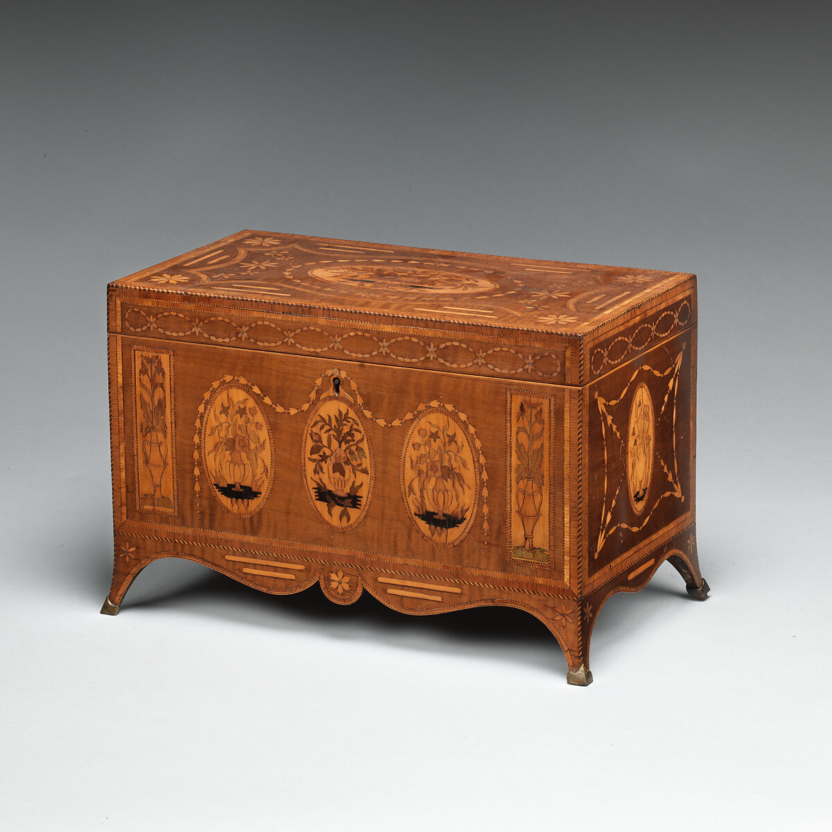 Tea chest with tea caddies, Cedar and oak veneered with maple, harewood, tulipwood, kingwood, satinwood, amaranth, holly, and stained holly; foil lining, British 