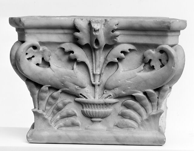 Pilaster capital