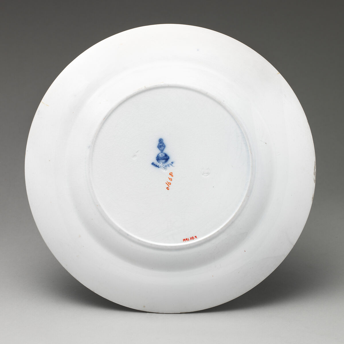 Plate with "Bamboo and Fan" pattern, Minton(s) (British, Stoke-on-Trent, 1793–present), Earthenware, British, Stoke-on-Trent, Staffordshire
