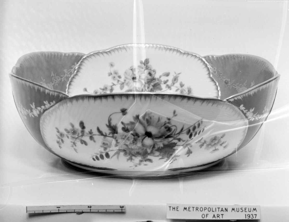 Salad bowl (Saladier) (one of six) (part of a service), Sèvres Manufactory (French, 1740–present), Soft-paste porcelain, French, Sèvres 