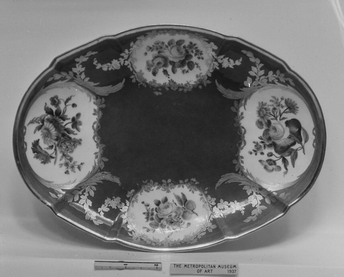 Fruit dish (Compotier ovale) (one of two) (part of a service), Sèvres Manufactory (French, 1740–present), Soft-paste porcelain, French, Sèvres 