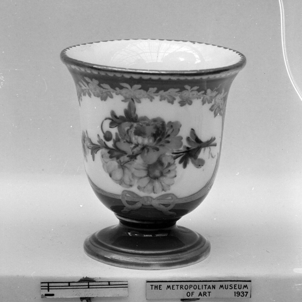 Ice cream cup (Tasse à glace) (part of a service), Sèvres Manufactory (French, 1740–present), Soft-paste porcelain, French, Sèvres 