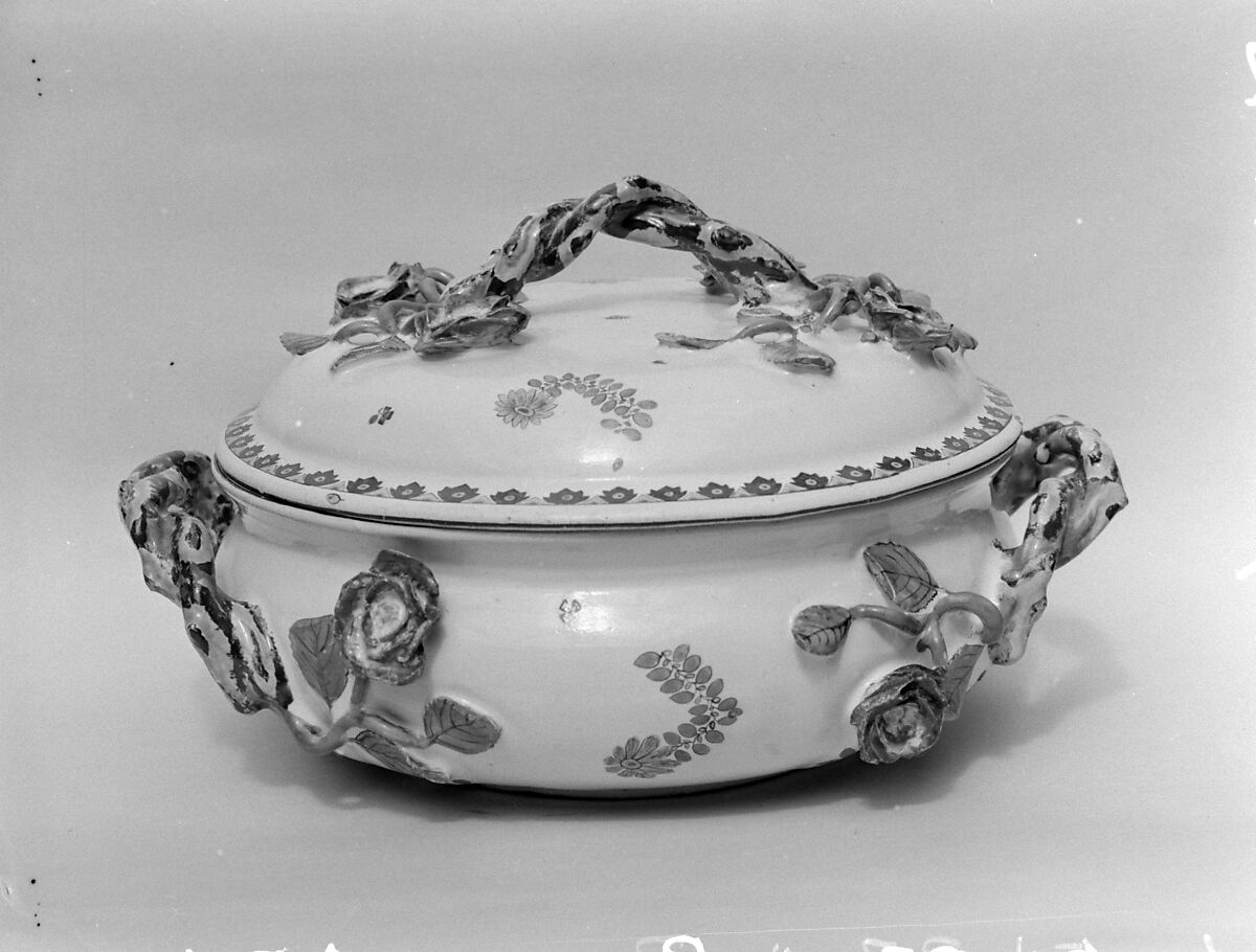 Tureen with cover, Höchst Manufactory (German, 1746–1796), Tin-glazed earthenware, German, Höchst 