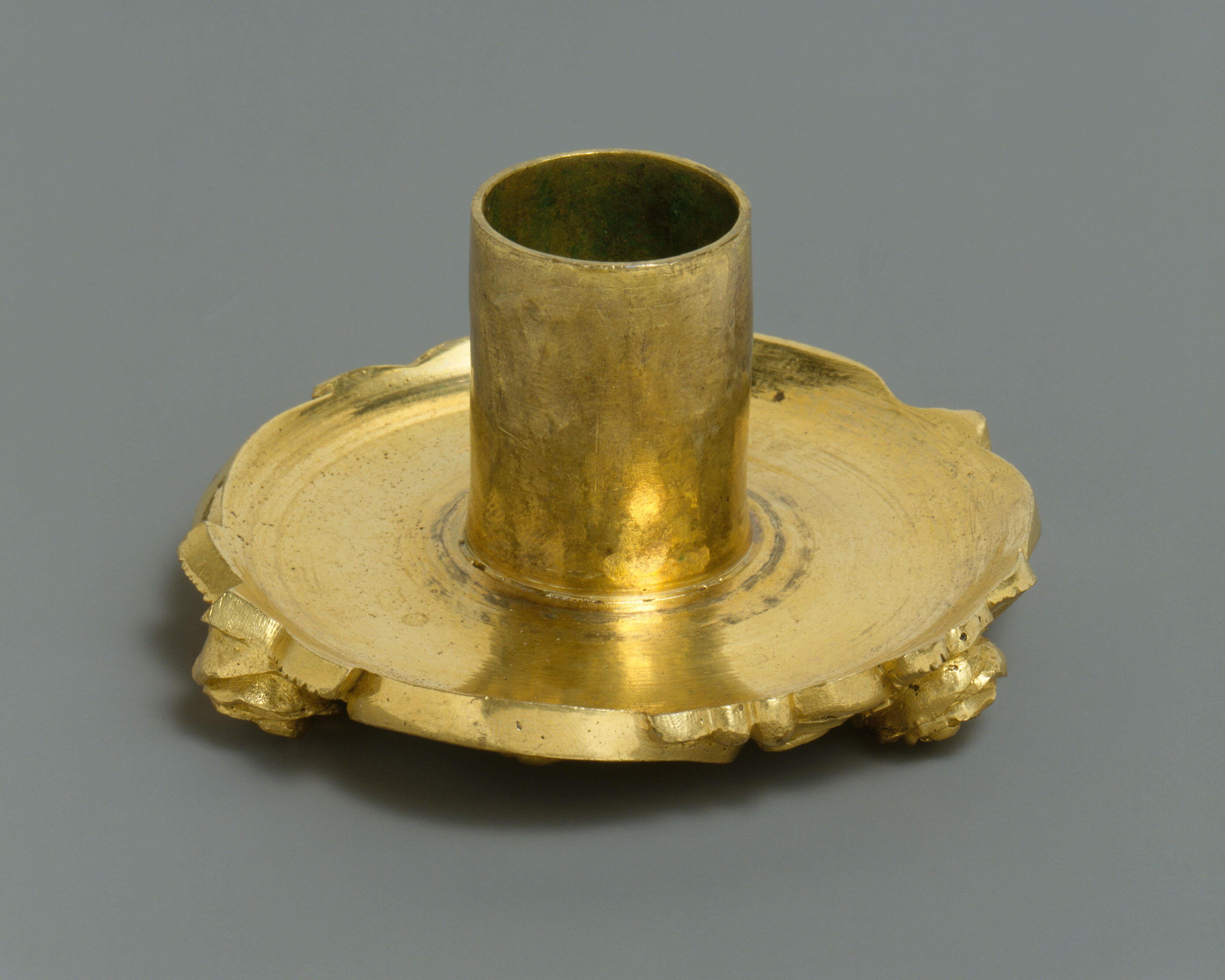 PAIRE DE CANDELABRES D'EPOQUE LOUIS XV , ATTRIBUES A JEAN-JACQUES