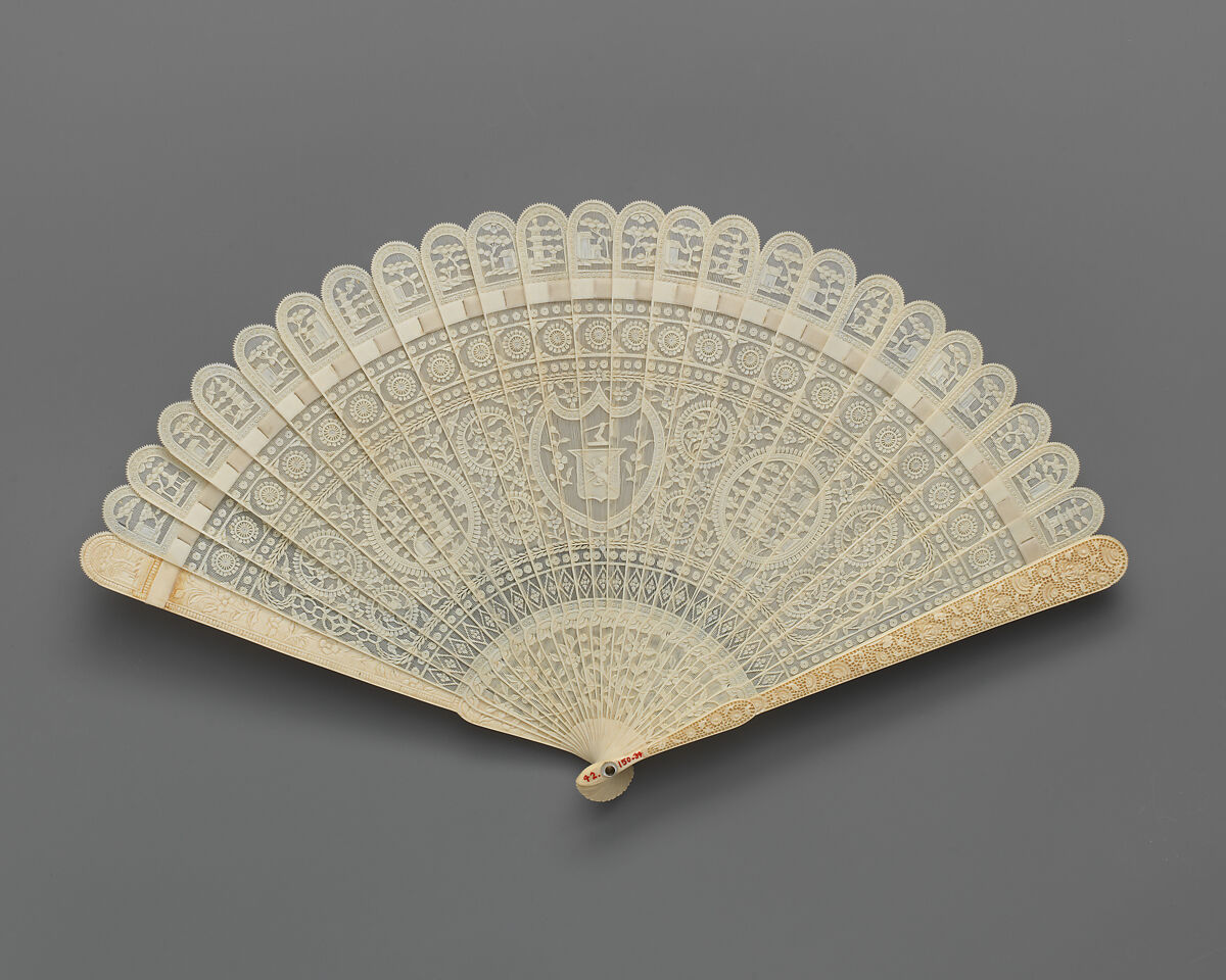 Brisé Fan, with Representation of a Lion Rampant Armorial, Flanked by Pavilions in Landscapes, Ivory, Chinese, for the European Market 