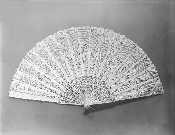 Fan, Lace, mother-of-pearl, gilt, French 