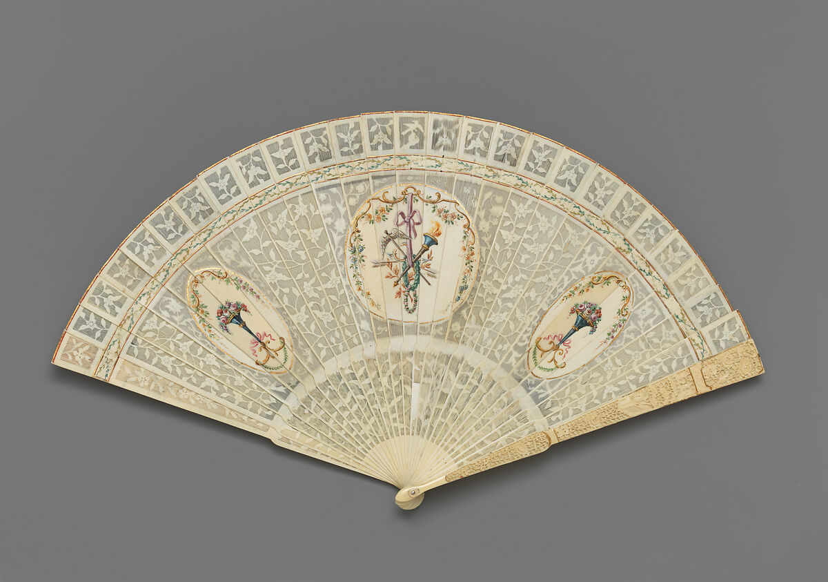 Brisé fan, with representations of classical figures flanking Venus and Cupid, Based on a composition by Angelica Kauffmann (Swiss, Chur 1741–1807 Rome), PIerced, carved, gilded and painted ivory; painted paper; metal, Chinese, for British market