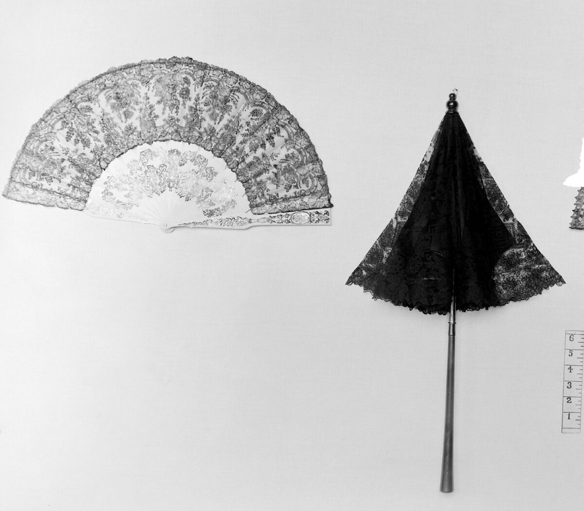 Fan, Satin, lace; ivory, mother-of-pearl, French 