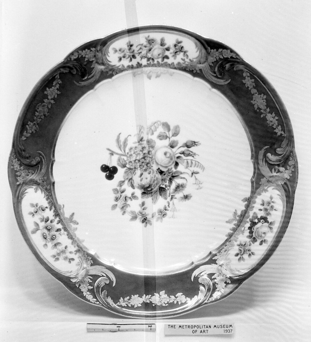 Plate (Assiette à palmes) (1 of 102) (part of a service), Sèvres Manufactory (French, 1740–present), Soft-paste porcelain, French, Sèvres 