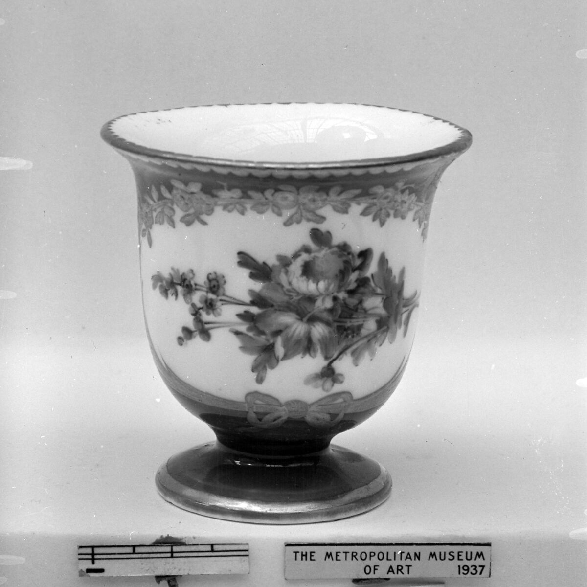 Ice cream cup (Tasse à glace) (part of a service), Sèvres Manufactory (French, 1740–present), Soft-paste porcelain, French, Sèvres 