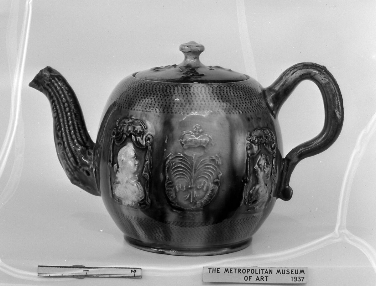 Teapot with portraits of King George III (1738–1820) and Queen Charlotte (1744–1818), Style of Whieldon type, Lead-glazed earthenware, British, Staffordshire 