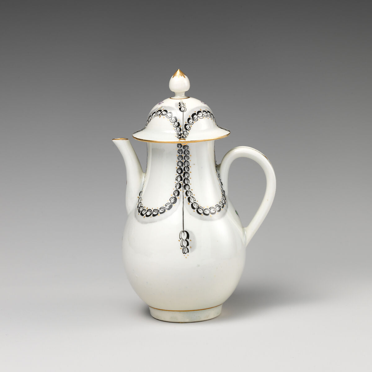 Coffeepot (part of a service), Caughley Factory (British, ca. 1772–1799), Soft-paste porcelain with enamel decoration and gilding, British, Caughley 