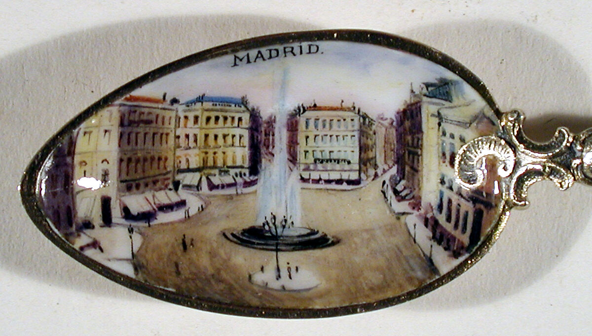 Souvenir spoon with view of with plaza and fountain, Silver, gilt with red and yellow gold, European