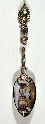 Souvenir spoon with view of plaza and fountain