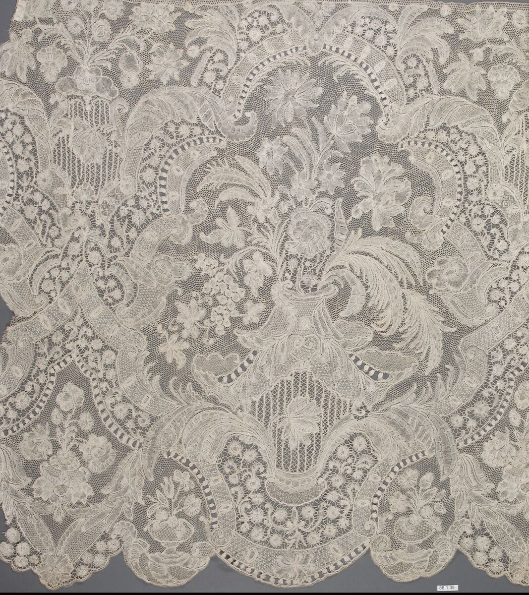 Flounce, Bobbin lace, point d'Angleterre, Flemish, Brussels