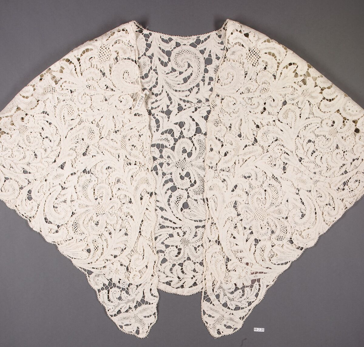 Cape, Bobbin lace, Italian