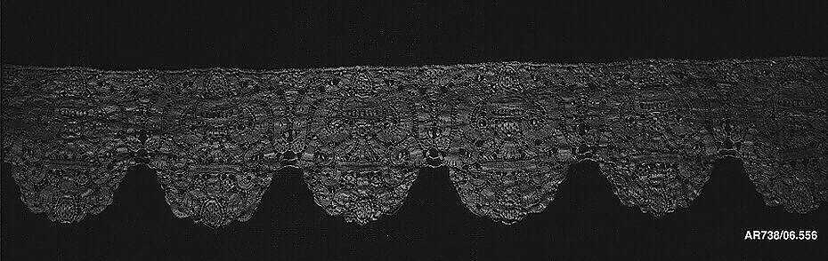 Bobbin lace border with scallops, Bobbin lace with needle lace bars, Italian