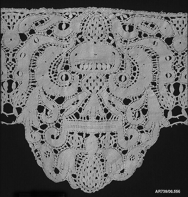Bobbin lace border with scallops, Bobbin lace with needle lace bars, Italian