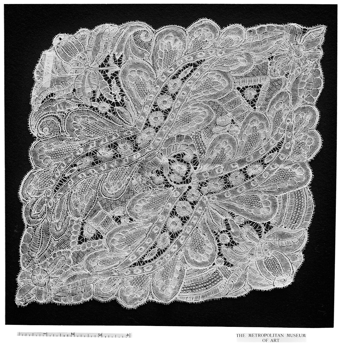Square, Bobbin lace, point d'Angleterre à brides, probably Flemish or British, Devonshire