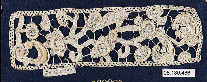 Pair of cuffs, Needle lace, gros point lace, bobbin lace, Italian